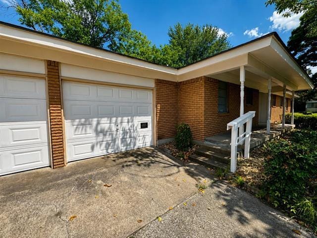 Photo - 1005 Oakwood Ln