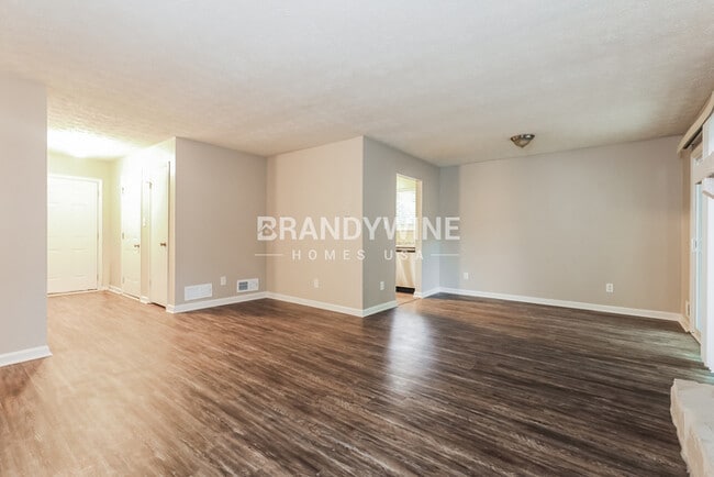 Photo - 9347 Forest Knoll Dr