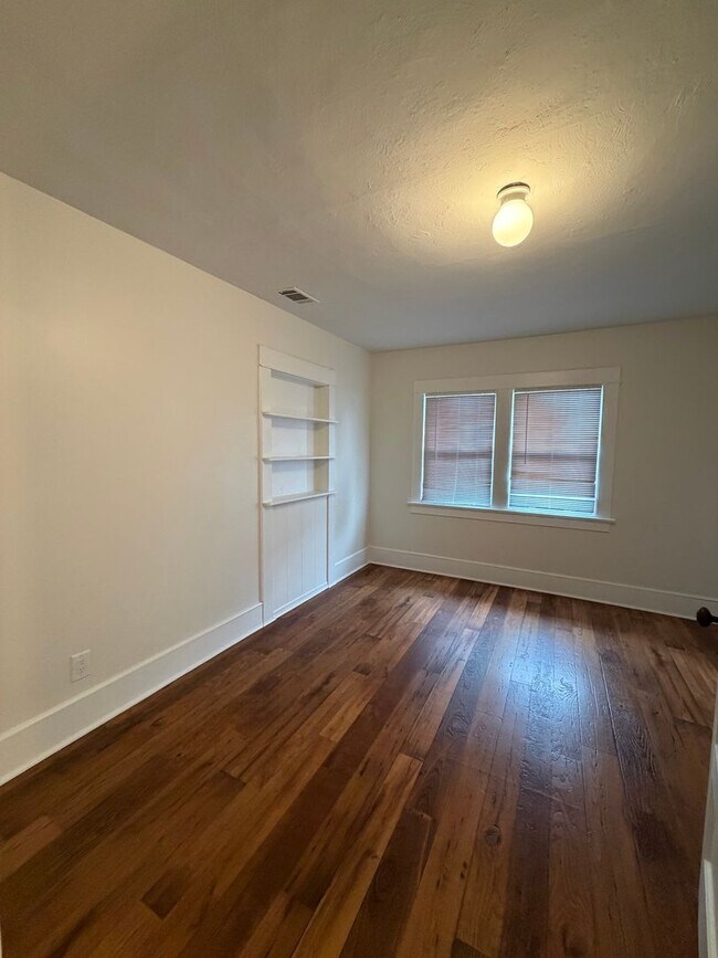 Photo - 535-537 E. Van Bibber Unidad 535