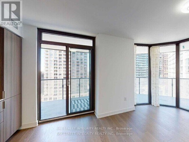 Photo - 11 Wellesley St W Unité 1308