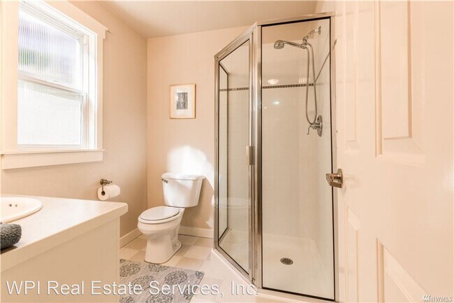 Photo - 3 br, 3 bath House - 160 Florentia St. #B