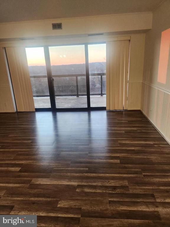 Photo - 307 Yoakum Pkwy Unit 920