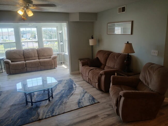 Building Photo - 2266 Huntingdon Dr