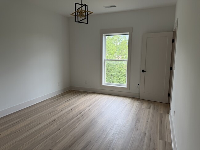Photo - 105 Hart Ln