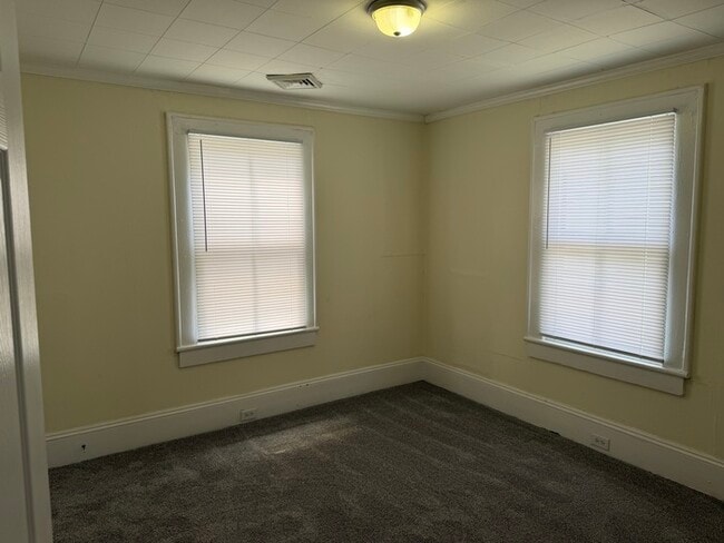 Photo - 209 E 10th St