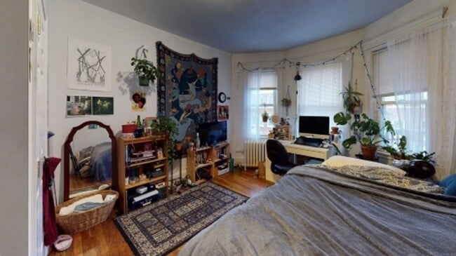 Photo - 4 Bed 2 Bath with Washer and Dryer in Unit