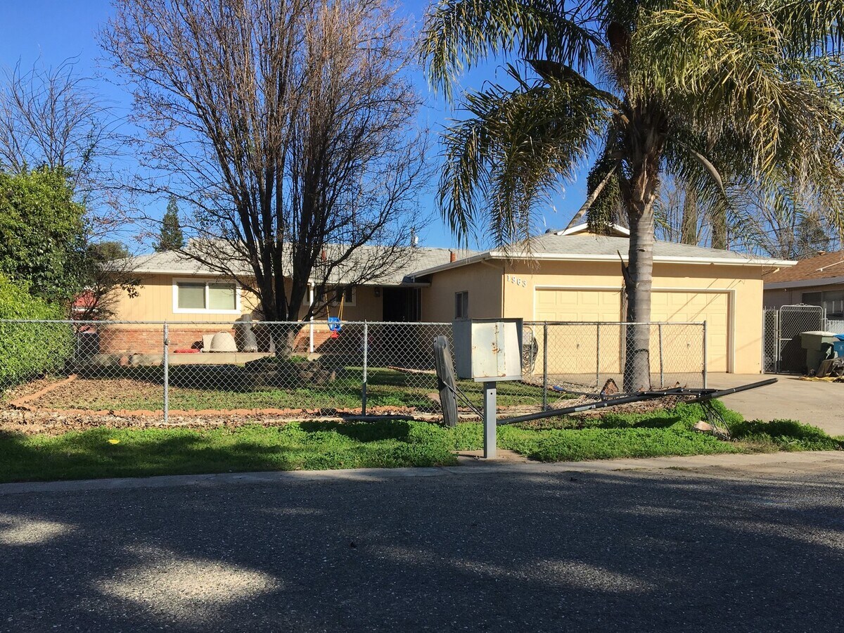 4 bedroom house in Olivehurst - 4 bedroom house in Olivehurst