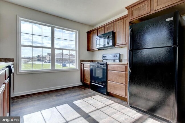 Building Photo - 18 Grace Ave