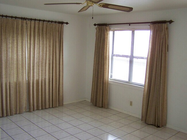 Photo - 321 W Rocalla Ave