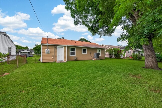 Photo - 3922 Alsace St