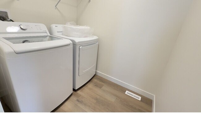 Photo - 6328 King Wynd SW