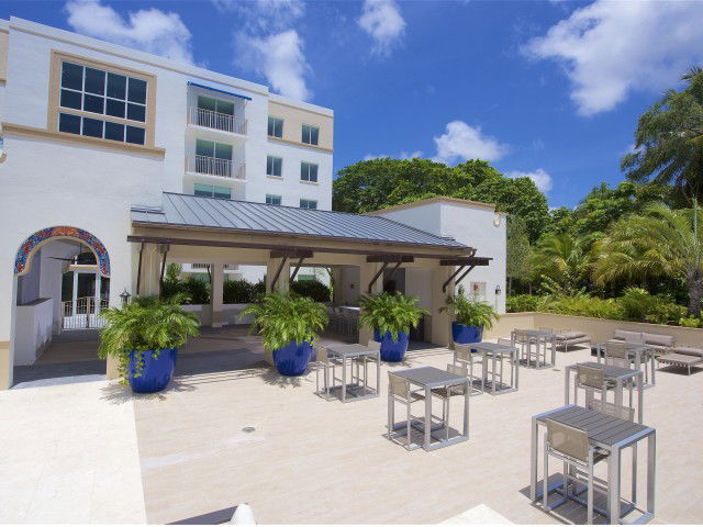 Photo - 440 NE 34th St