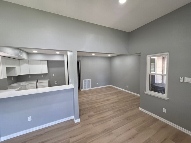 Photo - 2419 E Timberview Ln