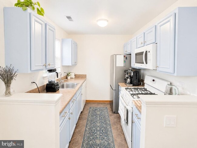 Photo - 424 Tavistock Rd
