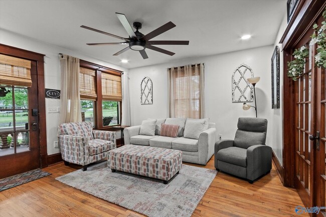 Photo - 603 Prospect Dr SE