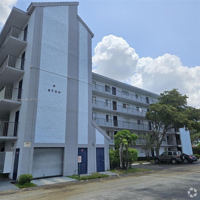 Building Photo - 8700 N Sherman Cir Unit 403 Rental