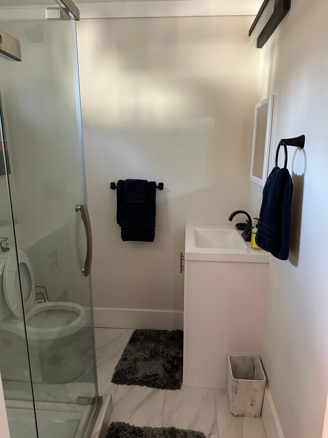 Photo - 2000 Rugby Ave Unit Cottage