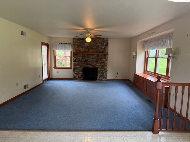 Photo - 1695 Louser Rd