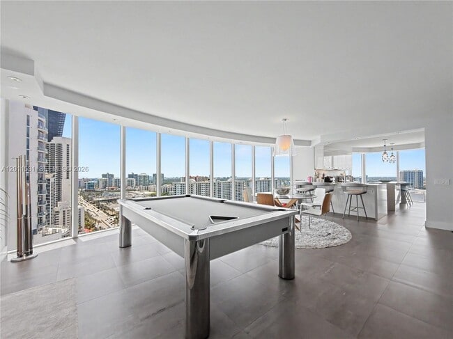 Building Photo - 17555 Collins Ave Unit 2501