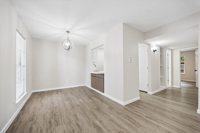 Building Photo - 8939 Gaylord Dr Unit 199