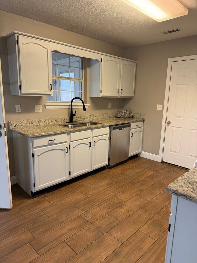 Photo - 1071 Steele Rd