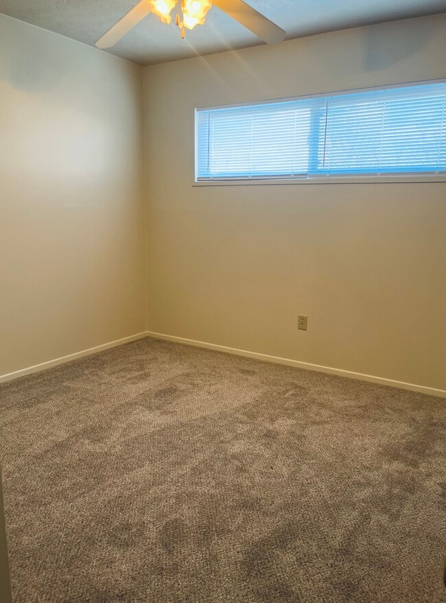 2366-8 Dormitorio - Chamberlain and Lawnfair Apartments