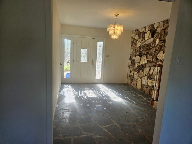 Photo - 260 Mission Dr