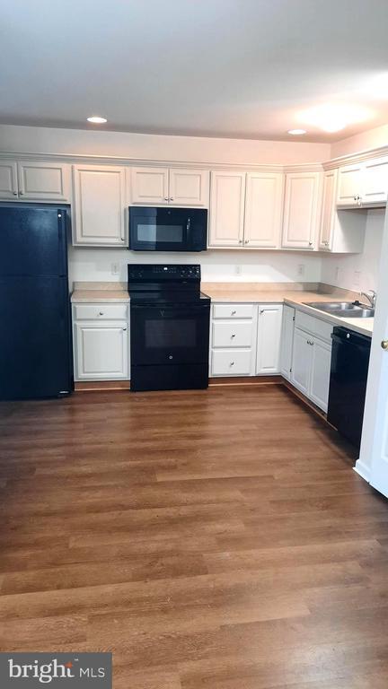 Photo - 303 Antilles Court