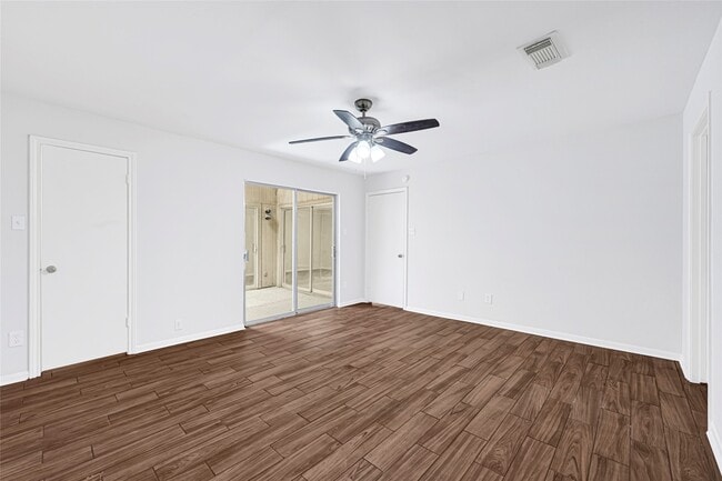 Photo - 2803 Camelot Ln