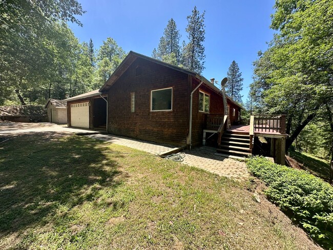 4 Bedroom 2.5 Bathroom Home on 2 Acres Clo... - 4 Bedroom 2.5 Bathroom Home on 2 Acres Clo...