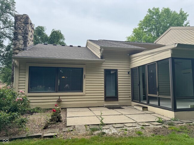 Photo - 329 Sandbrook Dr