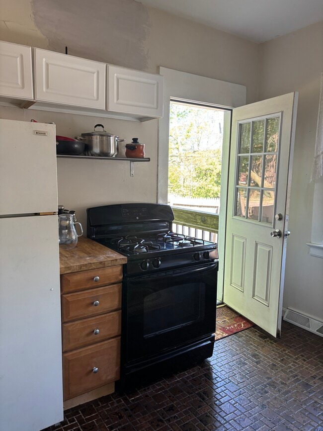 Photo - 2164 Bellfield Ave