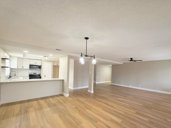 Photo - 1302 La Salle Dr