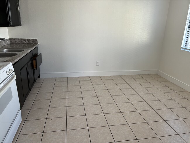 Kitchen - 218 Woodrow Ave Unit B