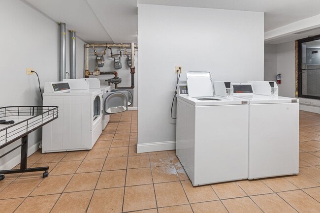 Photo - 1611 W Juneway Ter