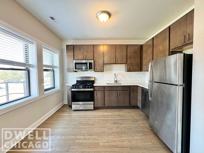 Photo - 3401 W Fullerton Ave Unit 1