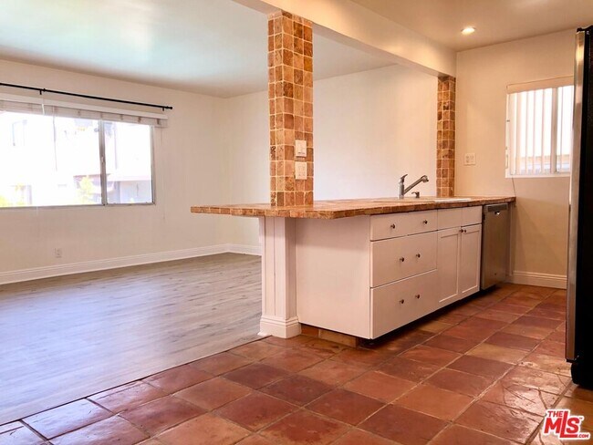 Photo - 1435 N Fairfax Ave Unit 11