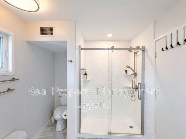 Photo - 4122 Travis St