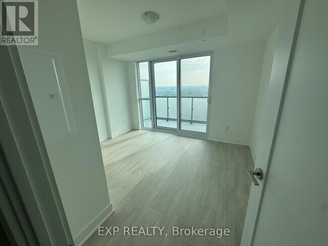 Photo - 2545 Simcoe St N Unit 2403