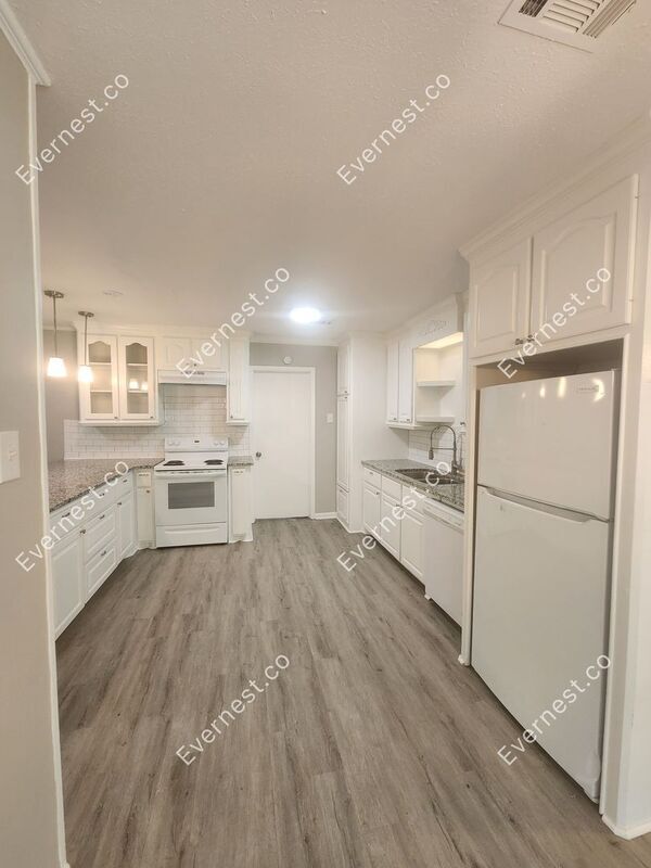 Photo - 457 Pemberton Dr