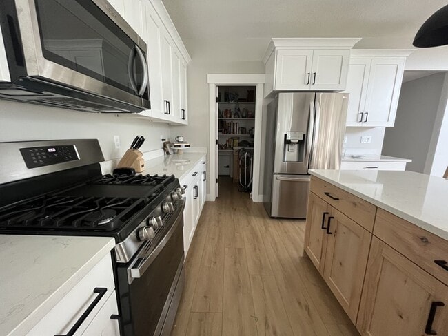 Photo - 1015 W 200 N