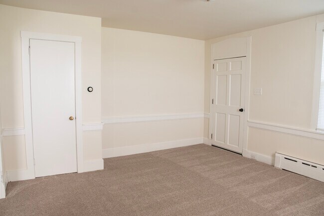 Photo - 488 S Colebrook Rd