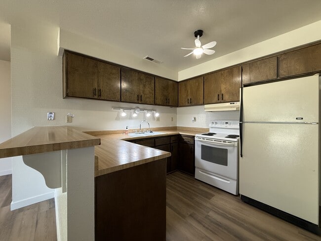 Photo - 860 Netters Cir