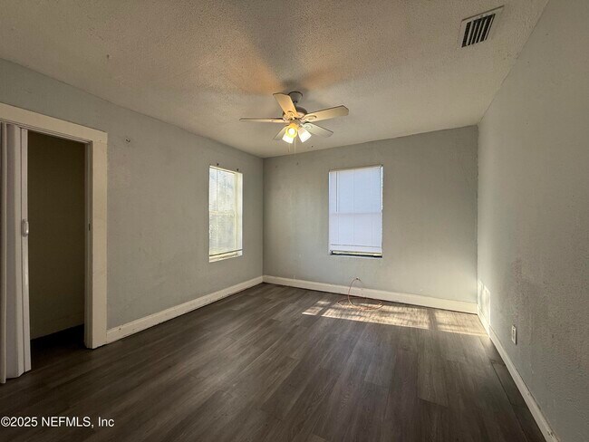 Photo - 2091 Yulee St