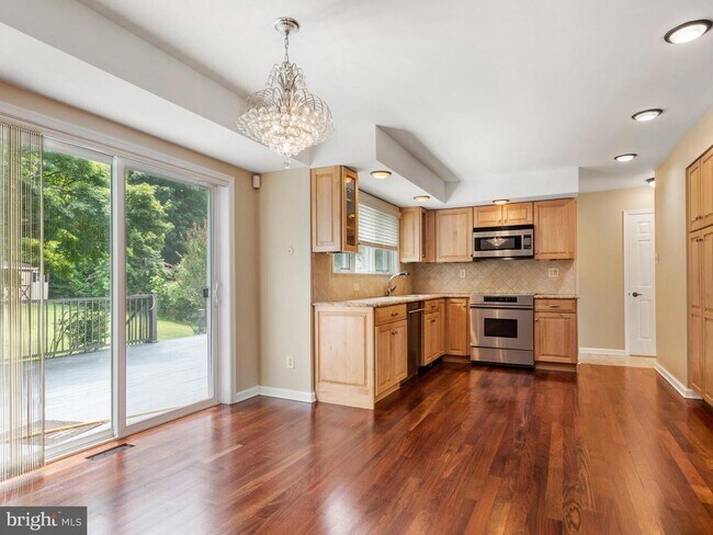 Photo - 612 Bough Rd