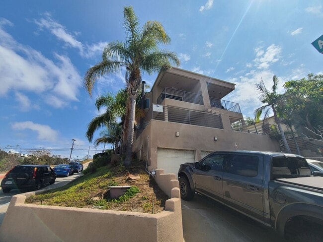 Building Photo - 2 Bed/2.5 Bath plus Large Bonus Room - For...