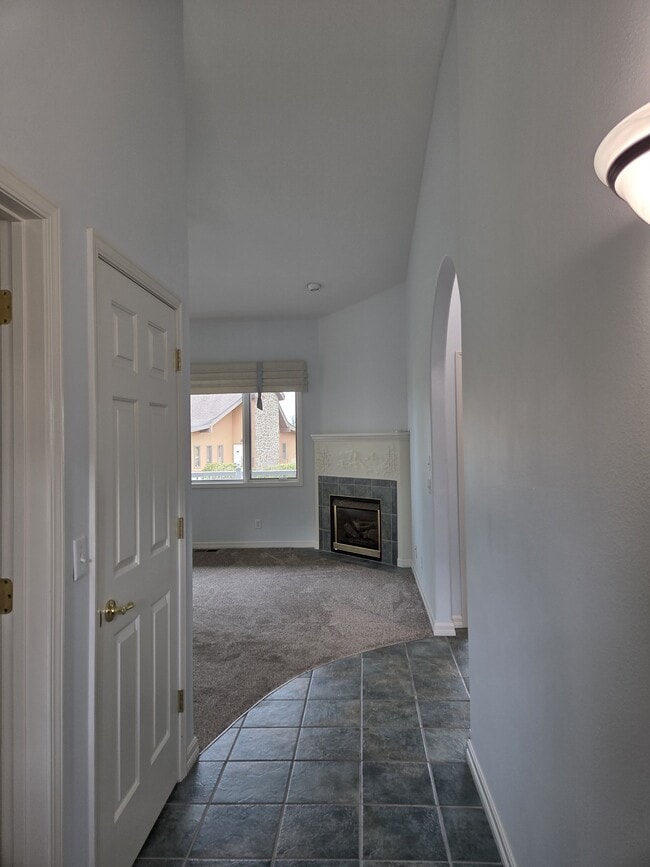 Photo - 521 Burnham Pl