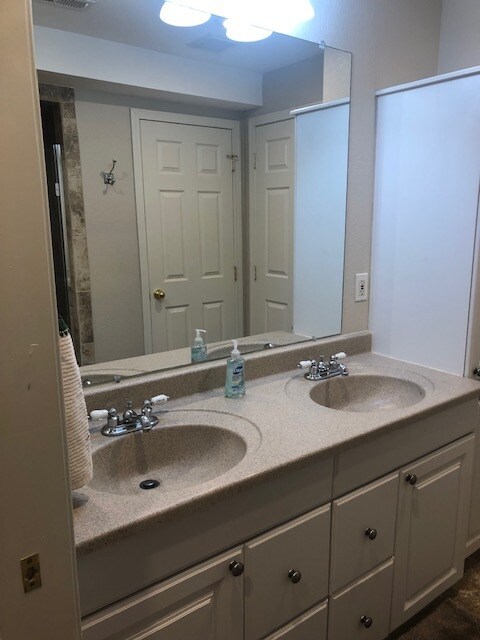 Photo - 6142 Dunraven Rd Unidad Basement studio