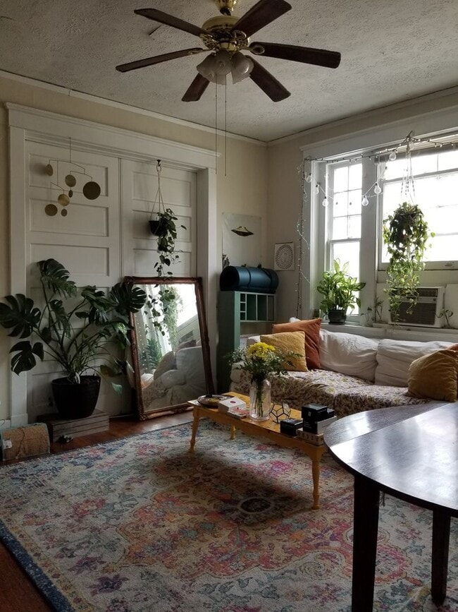 Photo - 225 N Arthur Ashe Blvd Unidad 2