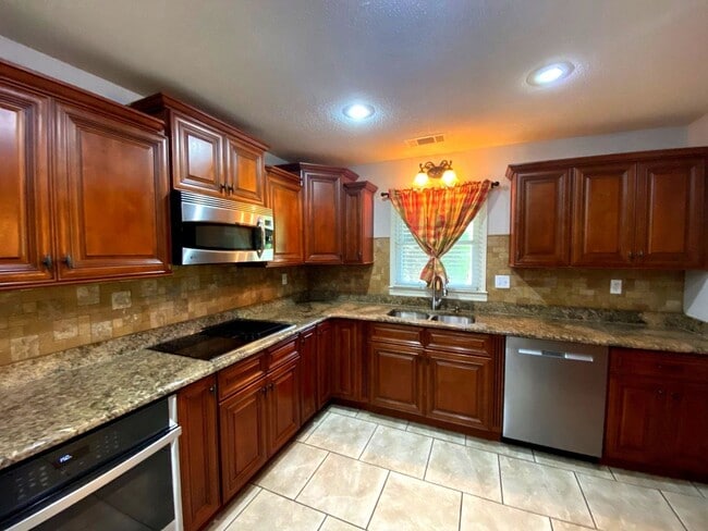Photo - 983 Rolling Oaks Ln